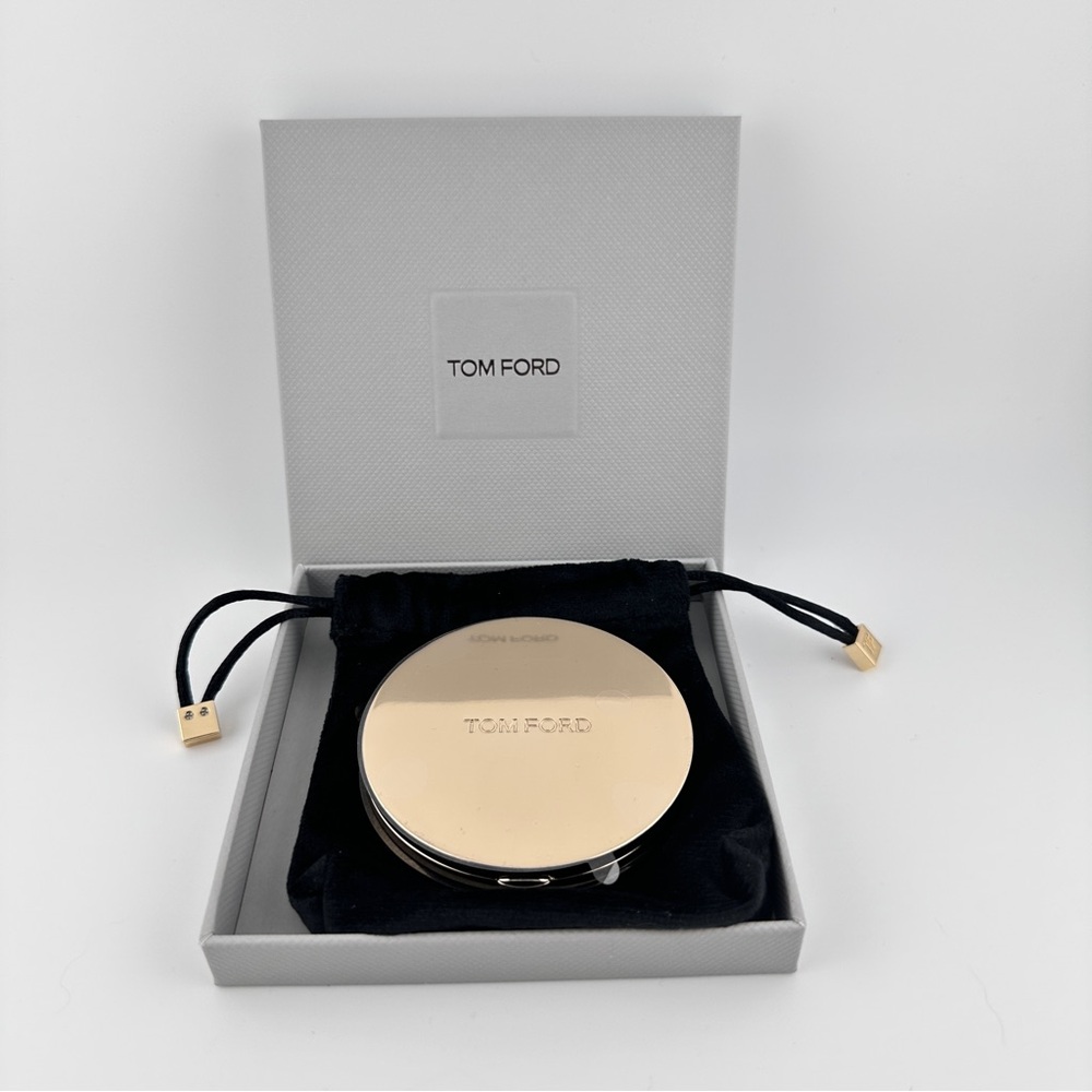 🆕 TOM FORD Elegant Gold Compact Mirror with Velvet Bag & Box - Picture 3 of 10